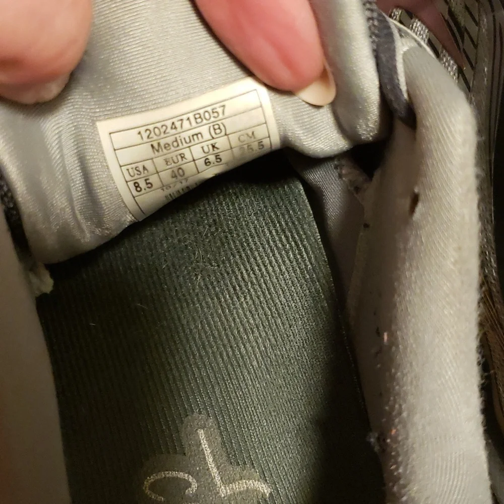 Brooks shoes - Picture 7 of 7